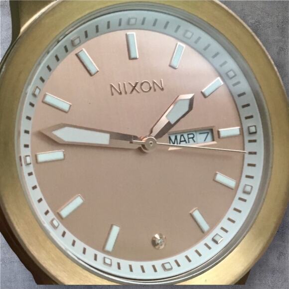 Nixon Act Now The Spur Stainless Steel Gold Tone Watch Men’s Women’s Wristwatch - Picture 3 of 6